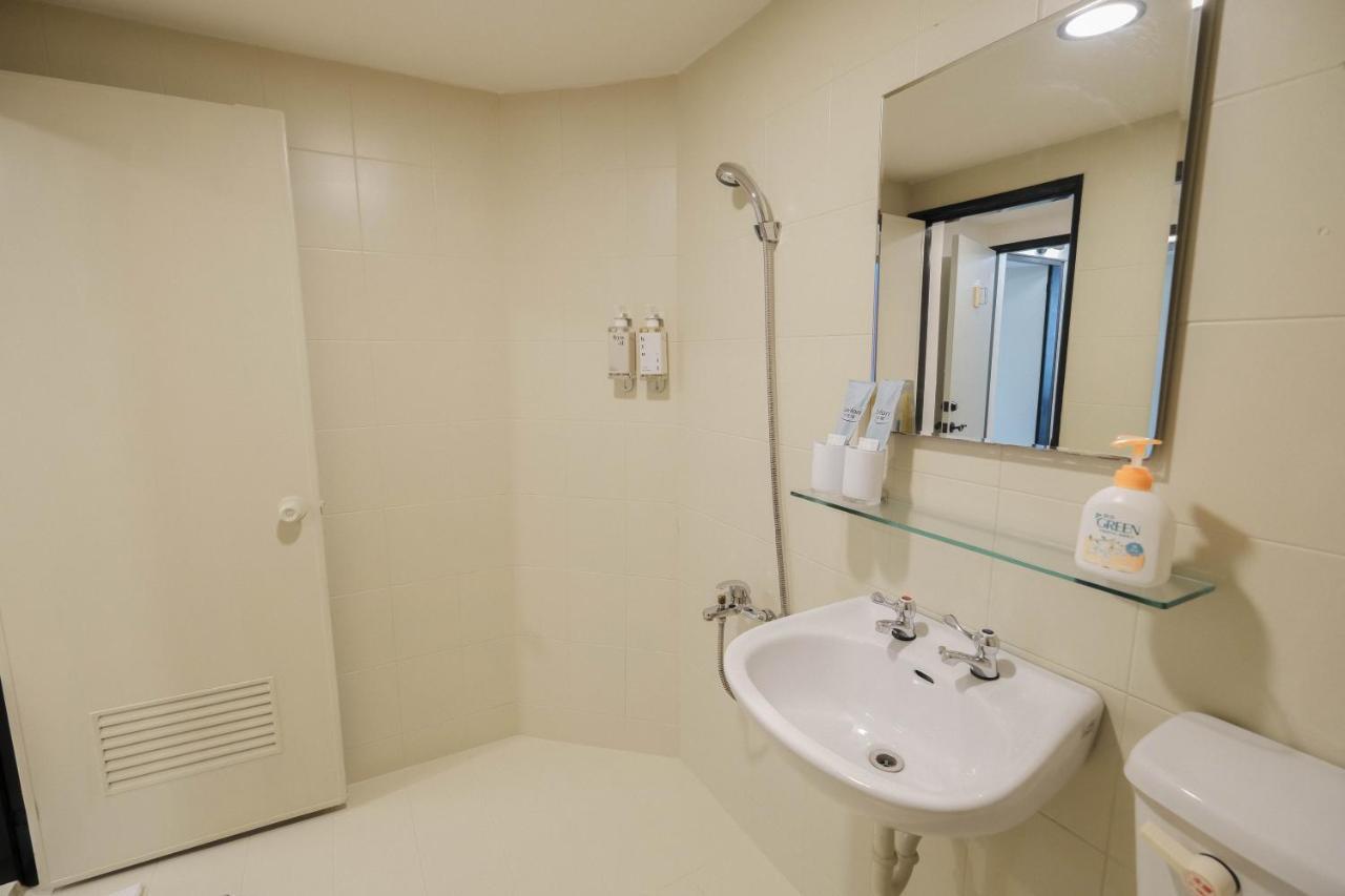 七七漫旅 Seven77 Apartment ไถหนาน ภายนอก รูปภาพ